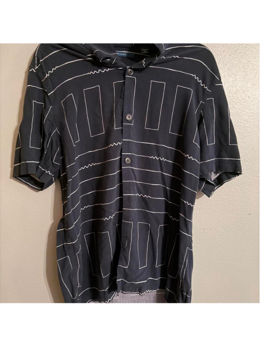 Perry Ellis black & white striped button-up shirt with white geometric lines, si